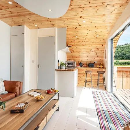 Holiday home Longlands
